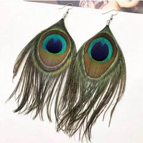 . Jewelry - Vibrant Peacock Feather Drop Earrings